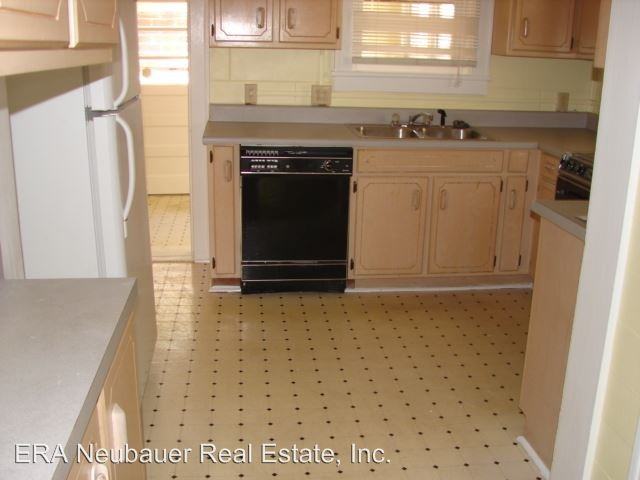823 Grace Ave - Photo 2 of 6