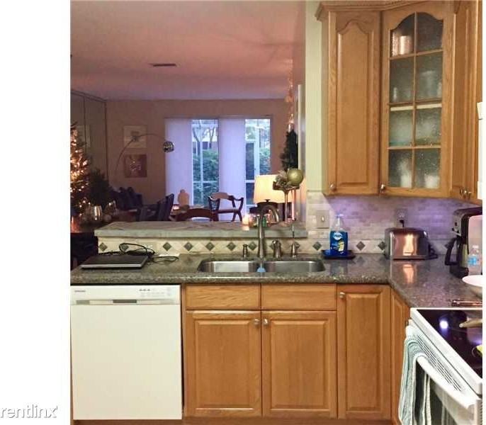 2135 Madeira Dr - Photo 3 of 9