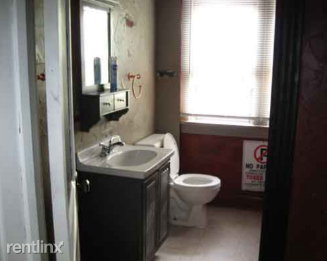 912-928 W Lovell St #3 - Photo 2 of 4