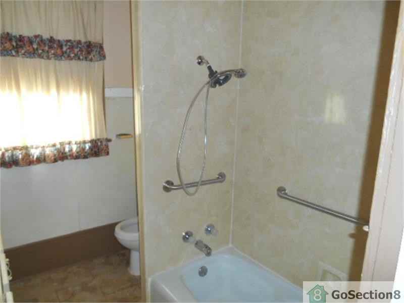 409 Wisconsin Ave - Photo 2 of 7