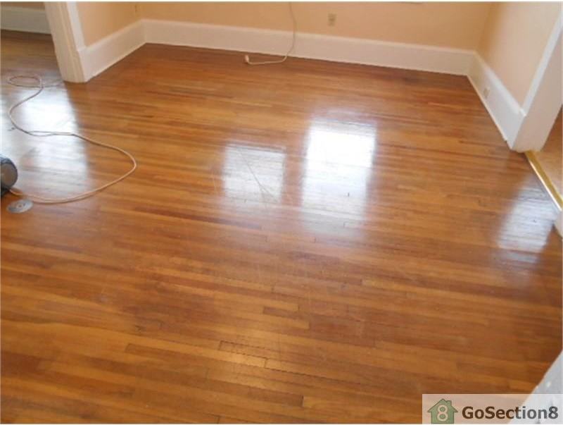 409 Wisconsin Ave - Photo 3 of 7