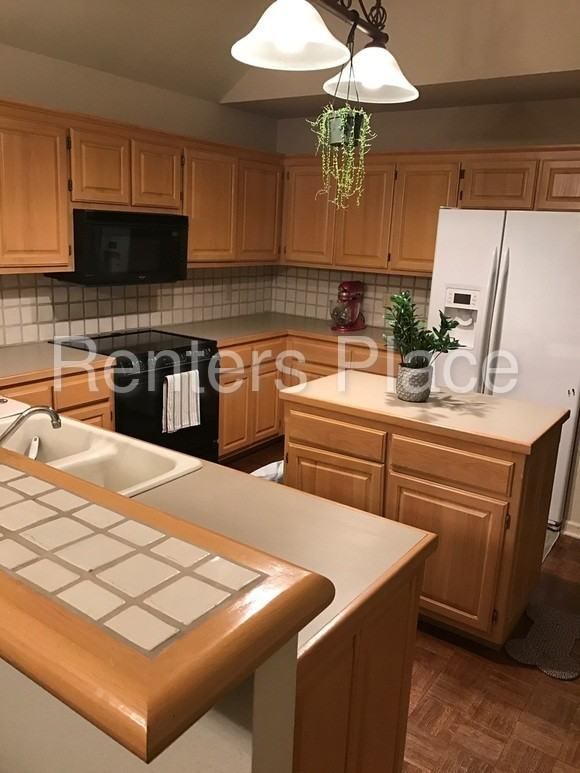 7434 S Oxford Ave - Photo 2 of 10