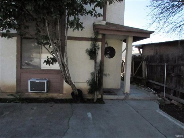 411 S Monterey St - Photo 3 of 8