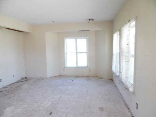 557 Seneca Dr - Photo 3 of 5