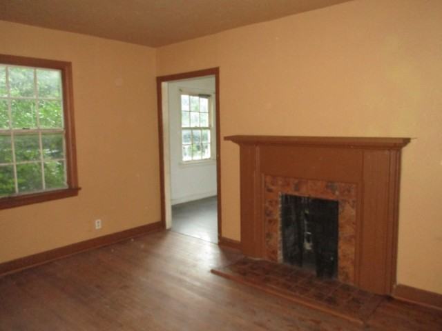 2104 E Victory Dr - Photo 2 of 4