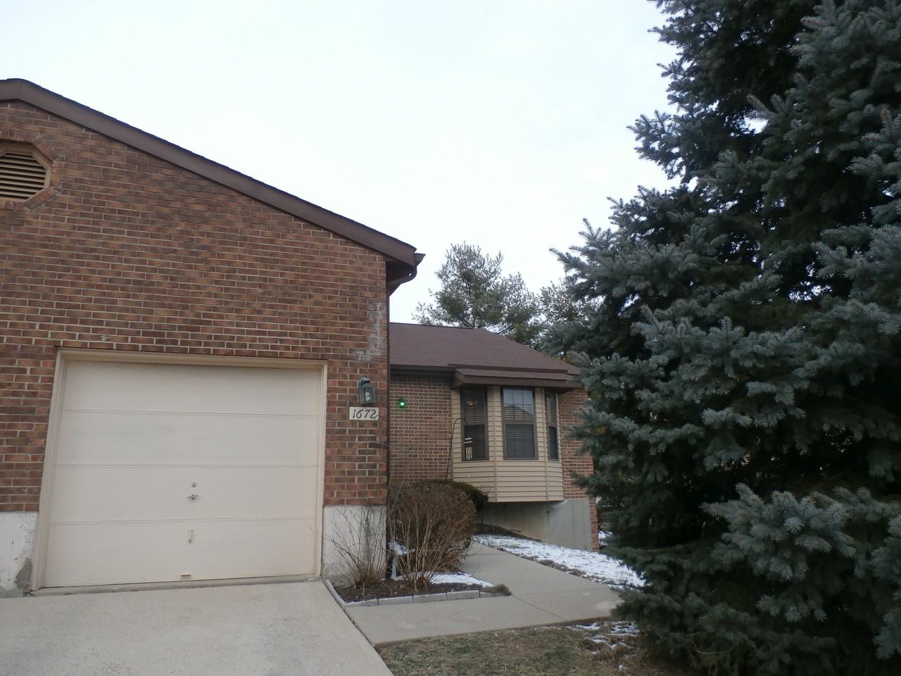 1672 Becker Dr - Photo 2 of 3