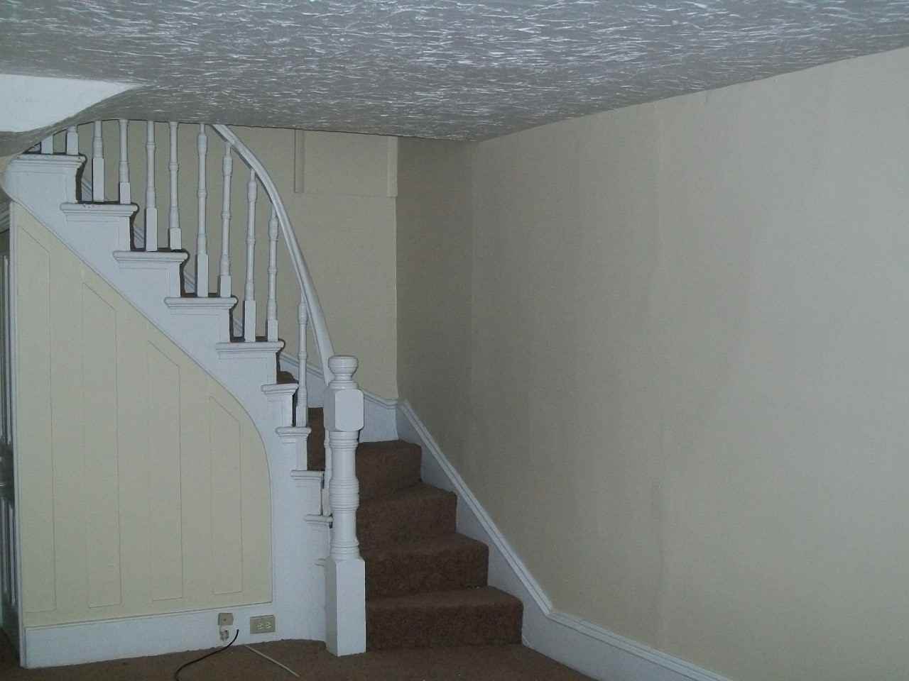 433 S Claymont St - Photo 2 of 4