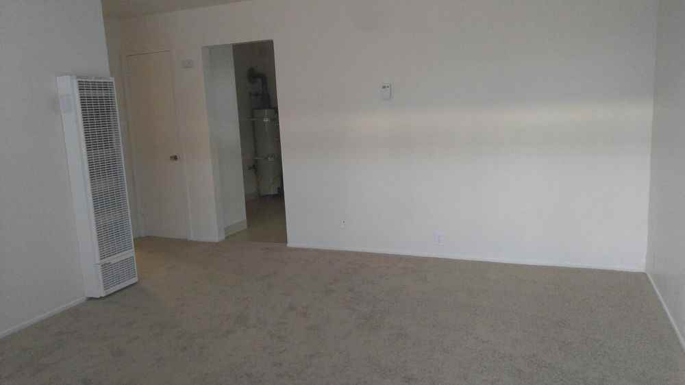 1086 67th St - Photo 3 of 8