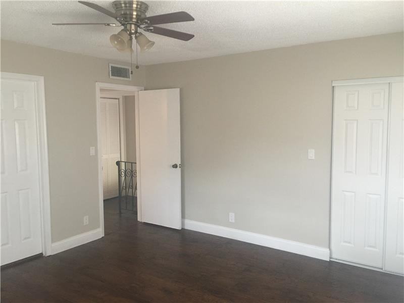 5407 NW 27th St #D2 - Photo 3 of 6