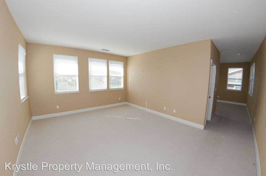 2369 Lansdowne Pl - Photo 2 of 22