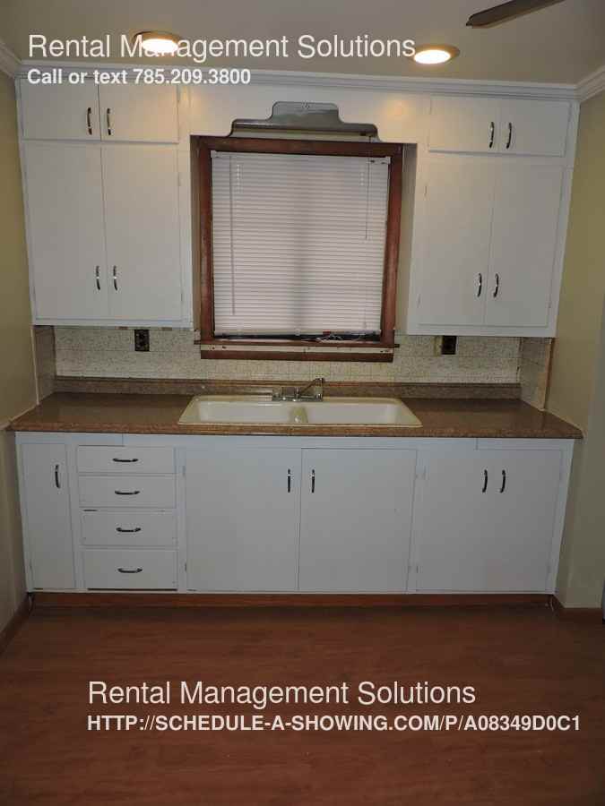 1012 NE Wabash Ave - Photo 2 of 9