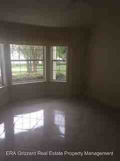 705 N Lakeshore Blvd - Photo 3 of 17