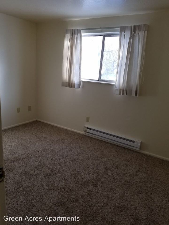 182 W. 2400 N. - Photo 3 of 5