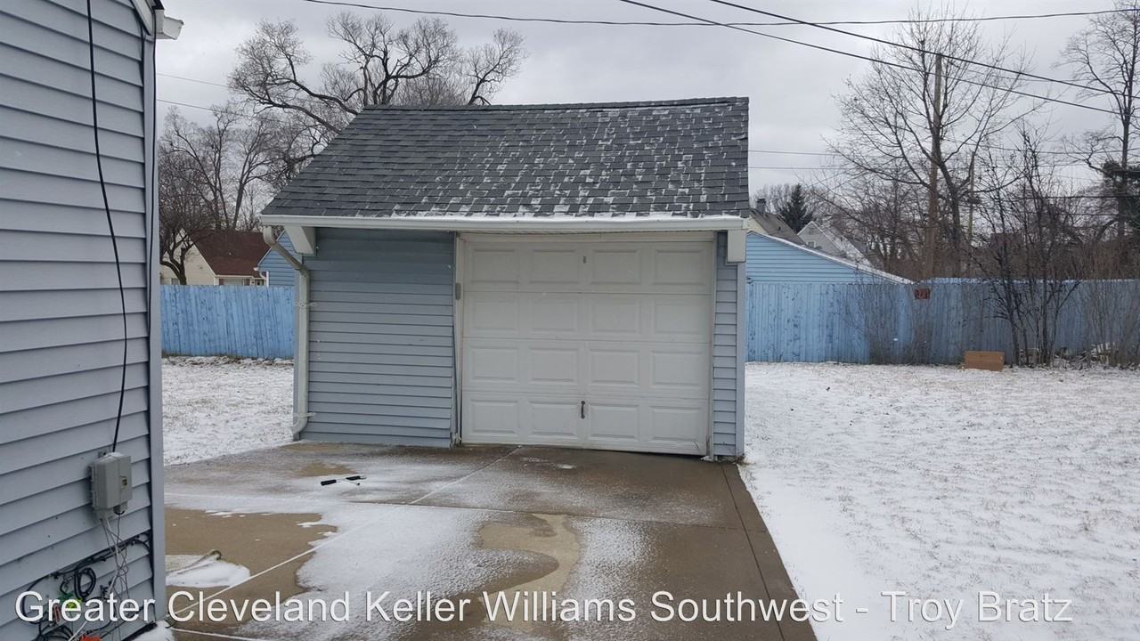 20207 Longbrook Rd - Photo 2 of 19