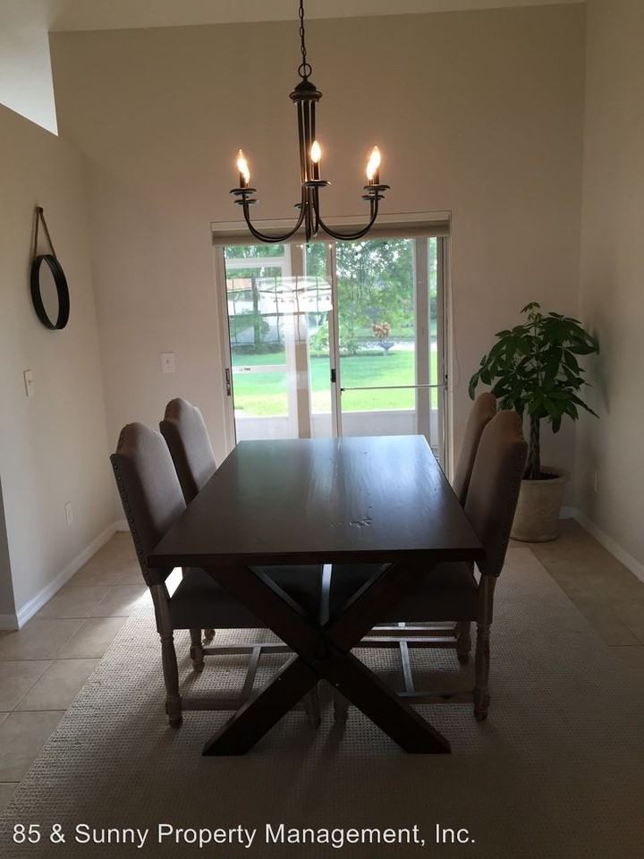 521 Carmel Dr - Photo 3 of 13