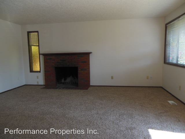 7931 SE Woodward St - Photo 2 of 19