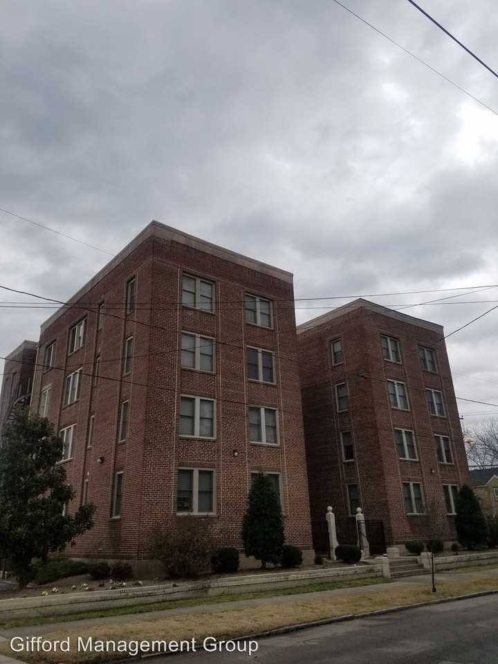 200 W 31st St #402