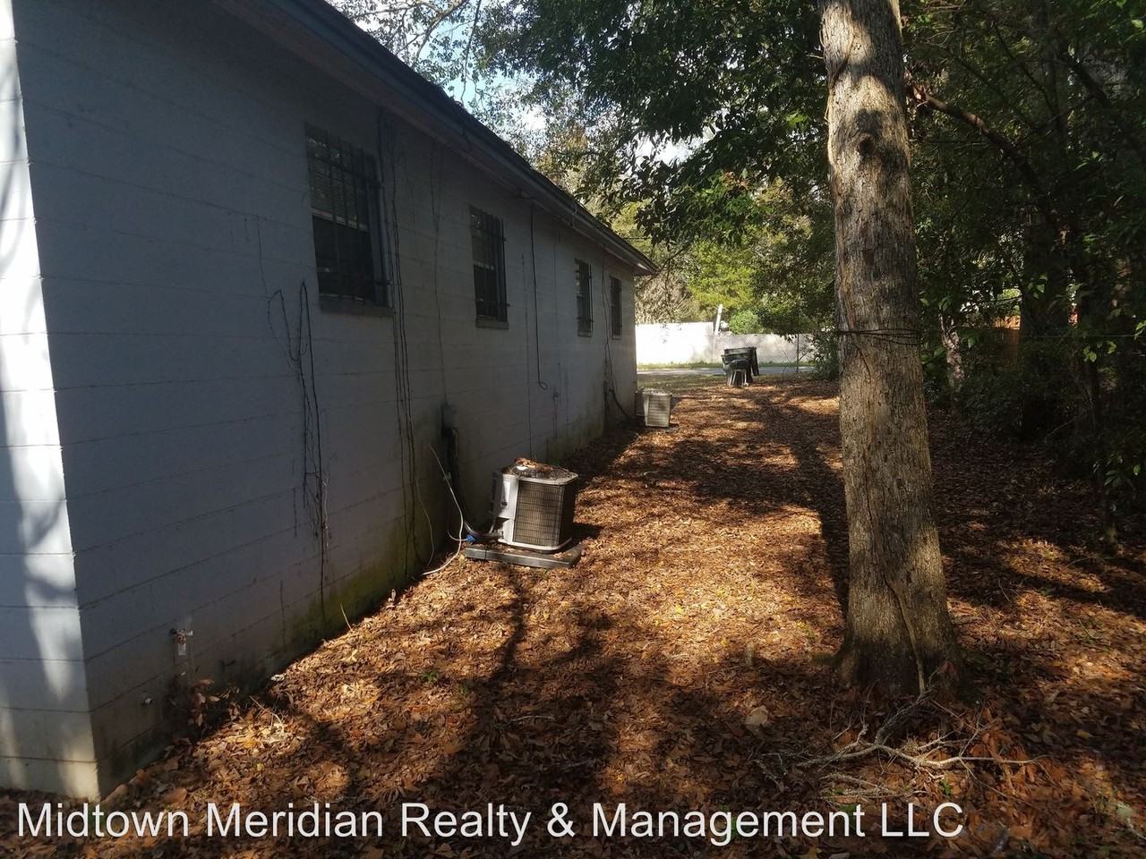 2403 S Meridian St - Photo 2 of 10
