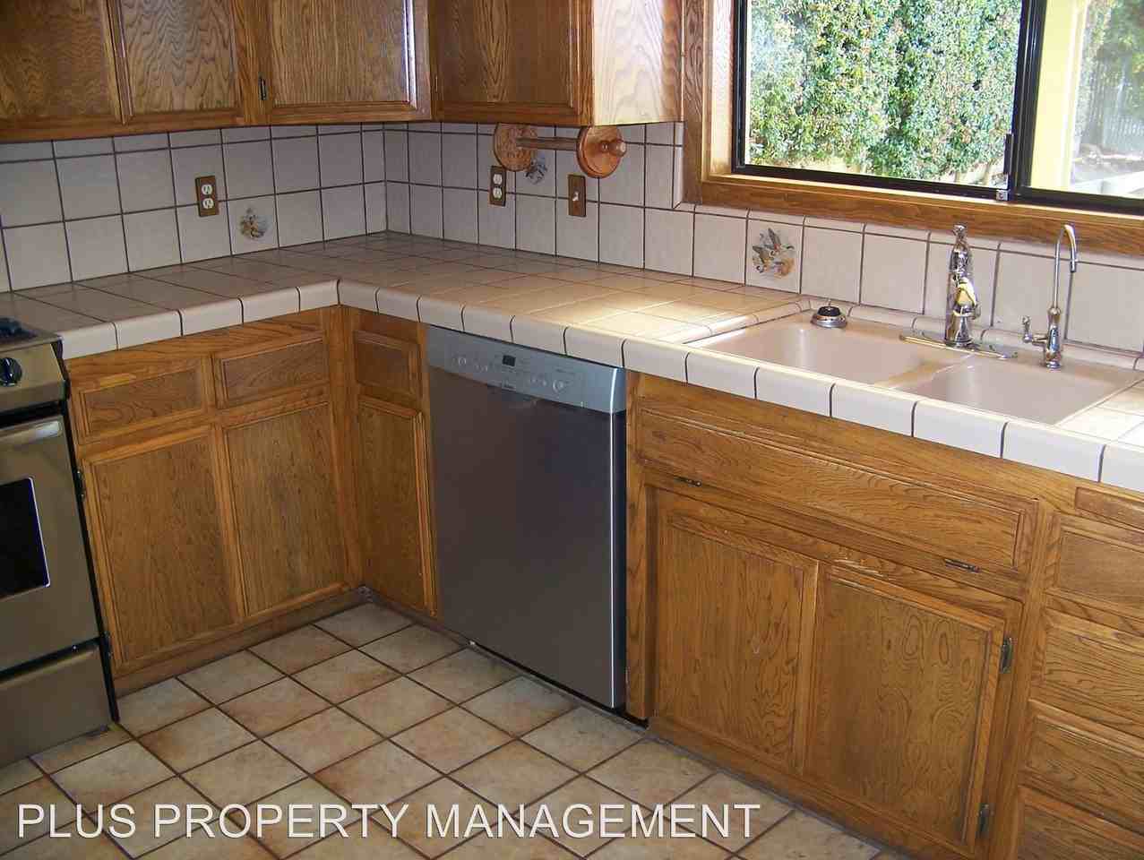 1360 Ken Ave - Photo 3 of 21