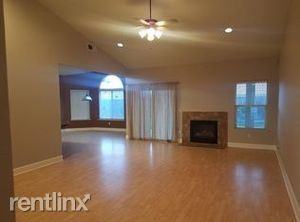 460 Malibu Dr - Photo 2 of 6