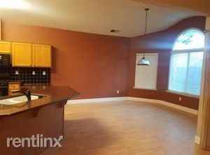 460 Malibu Dr - Photo 3 of 6