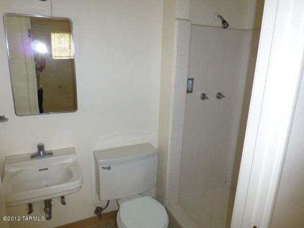 3333 N Vine Ave - Photo 3 of 8