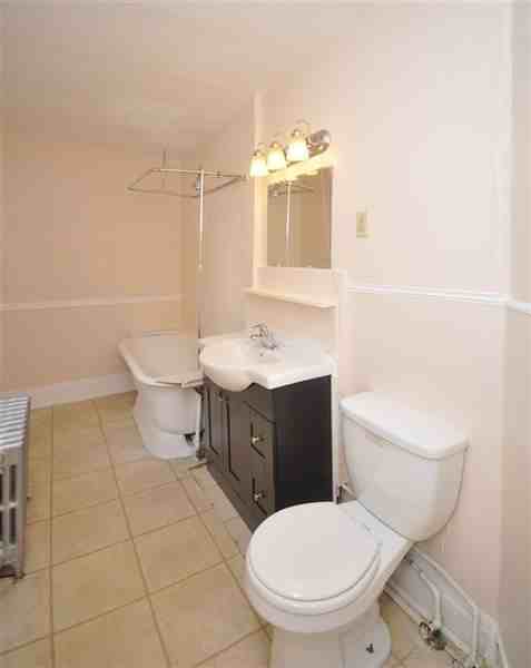 15 Simpson St - Photo 2 of 10