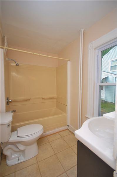 15 Simpson St - Photo 3 of 10
