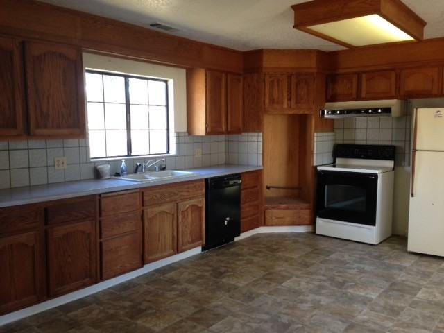 18587 E Grace St - Photo 2 of 6