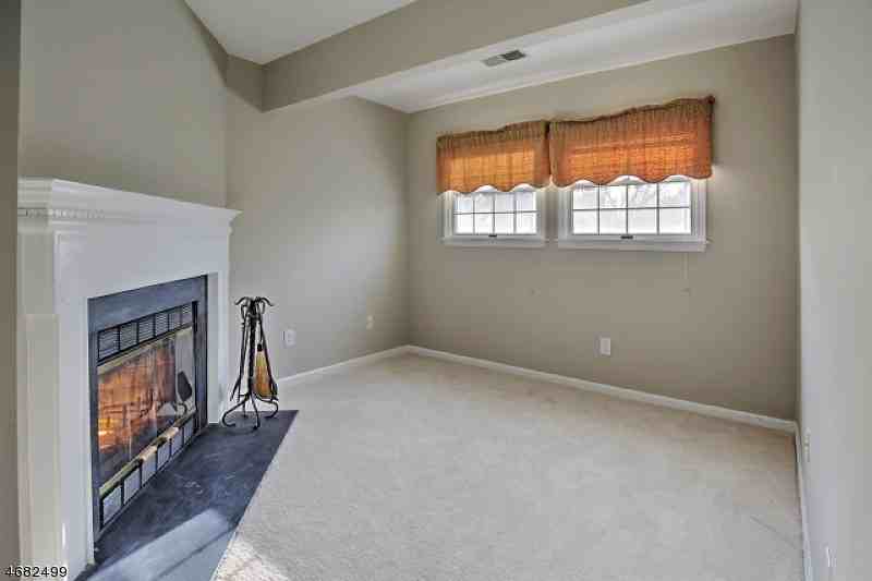 115-53 Alexandria Way - Photo 3 of 18