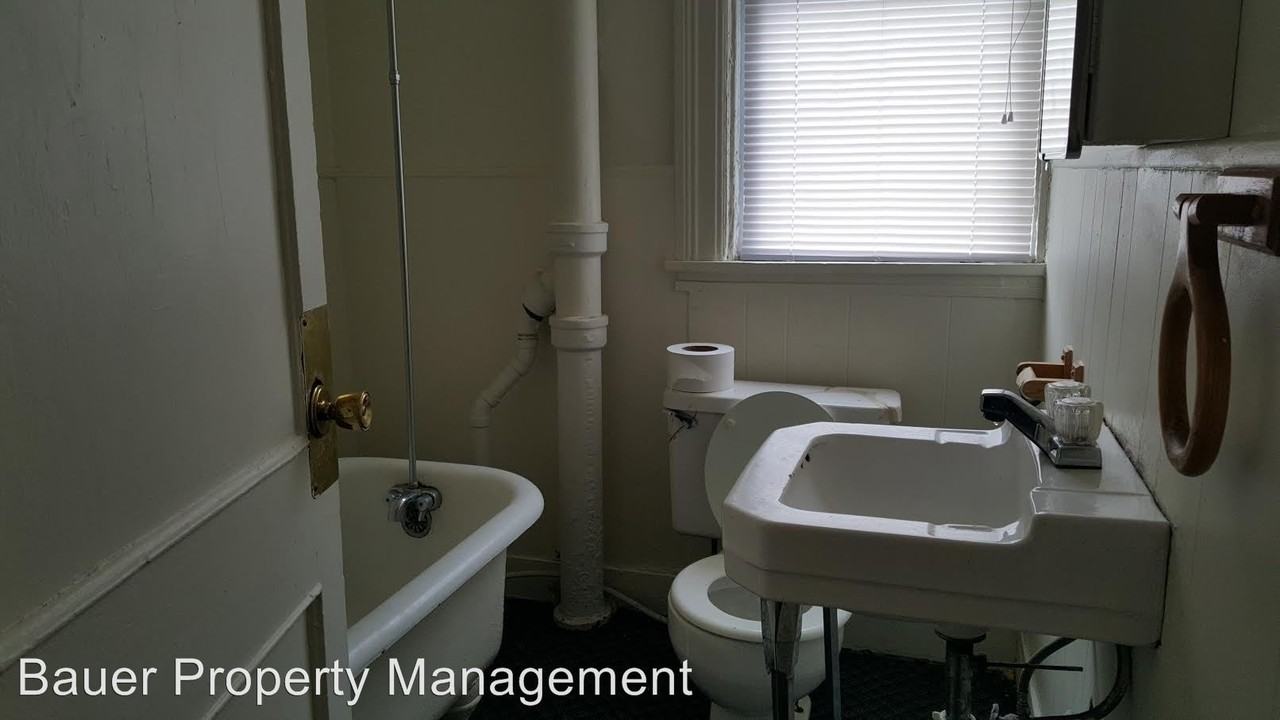 202 Parade St - Photo 2 of 8