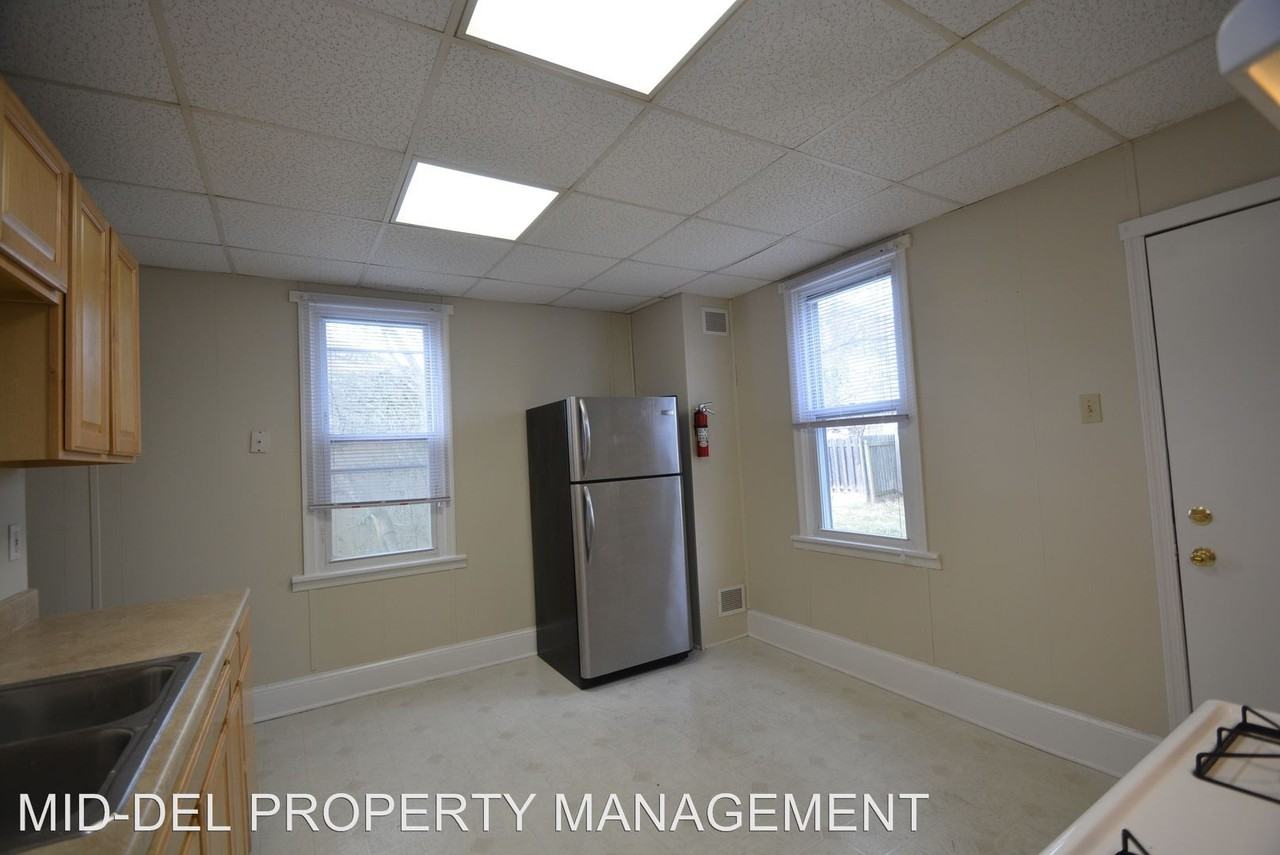 305 Smyrna Ave - Photo 2 of 17