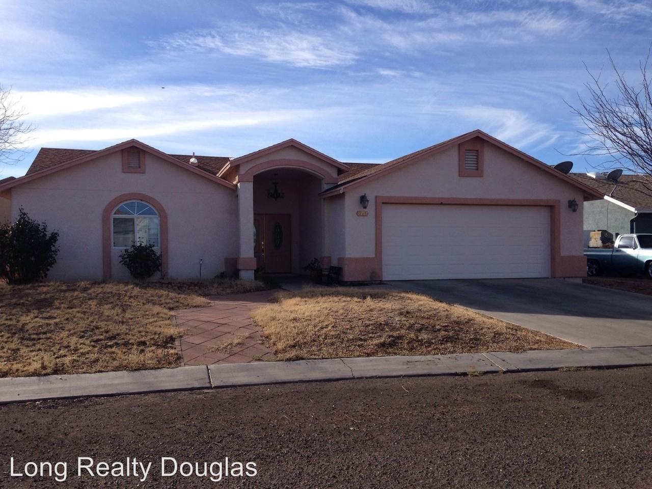 2707 E 8th St - Photo 2 of 6