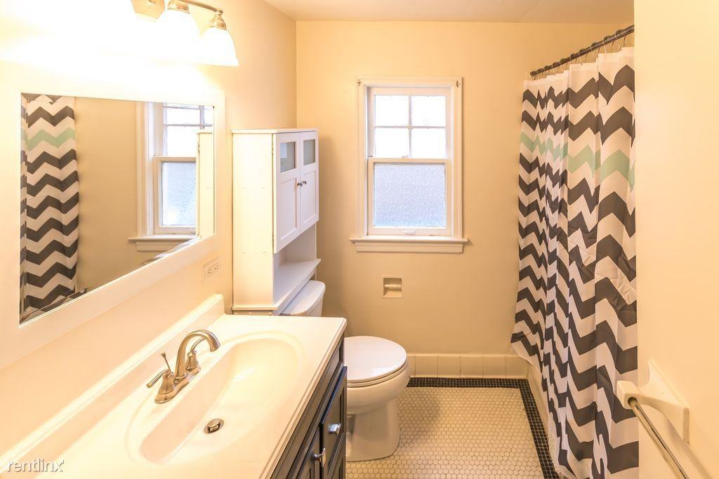 647 Rosewood Ave SE - Photo 3 of 10