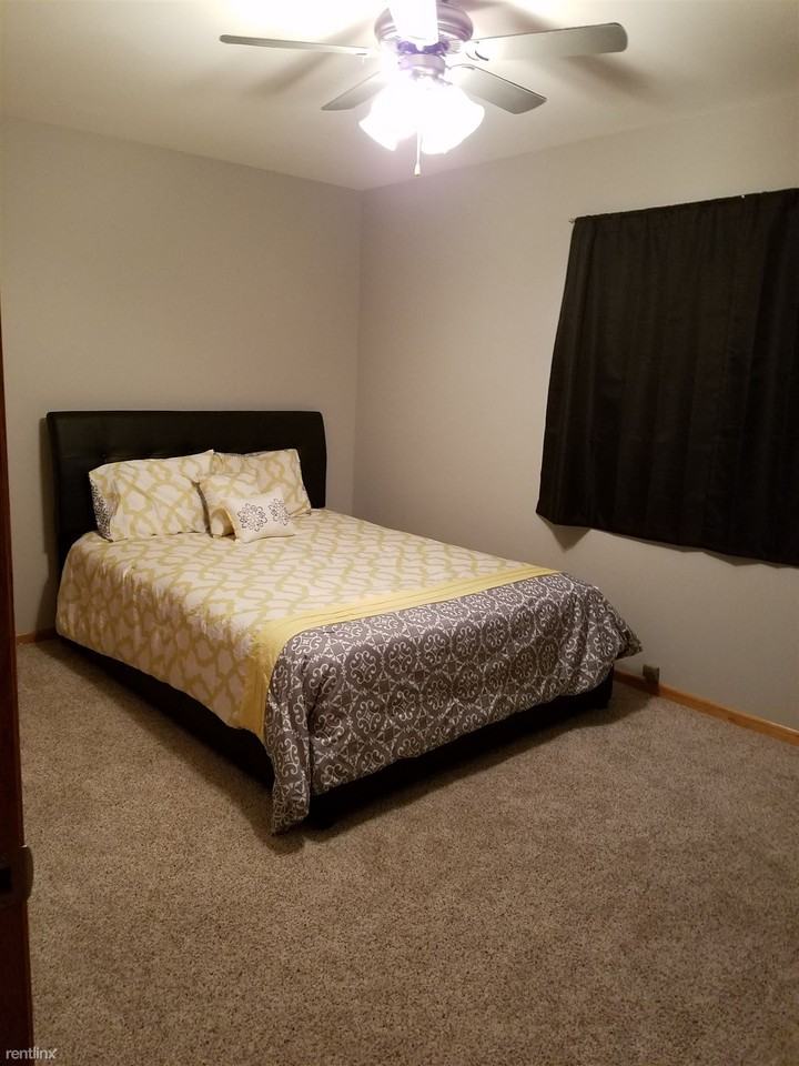 6264 N 104th St - Photo 3 of 18