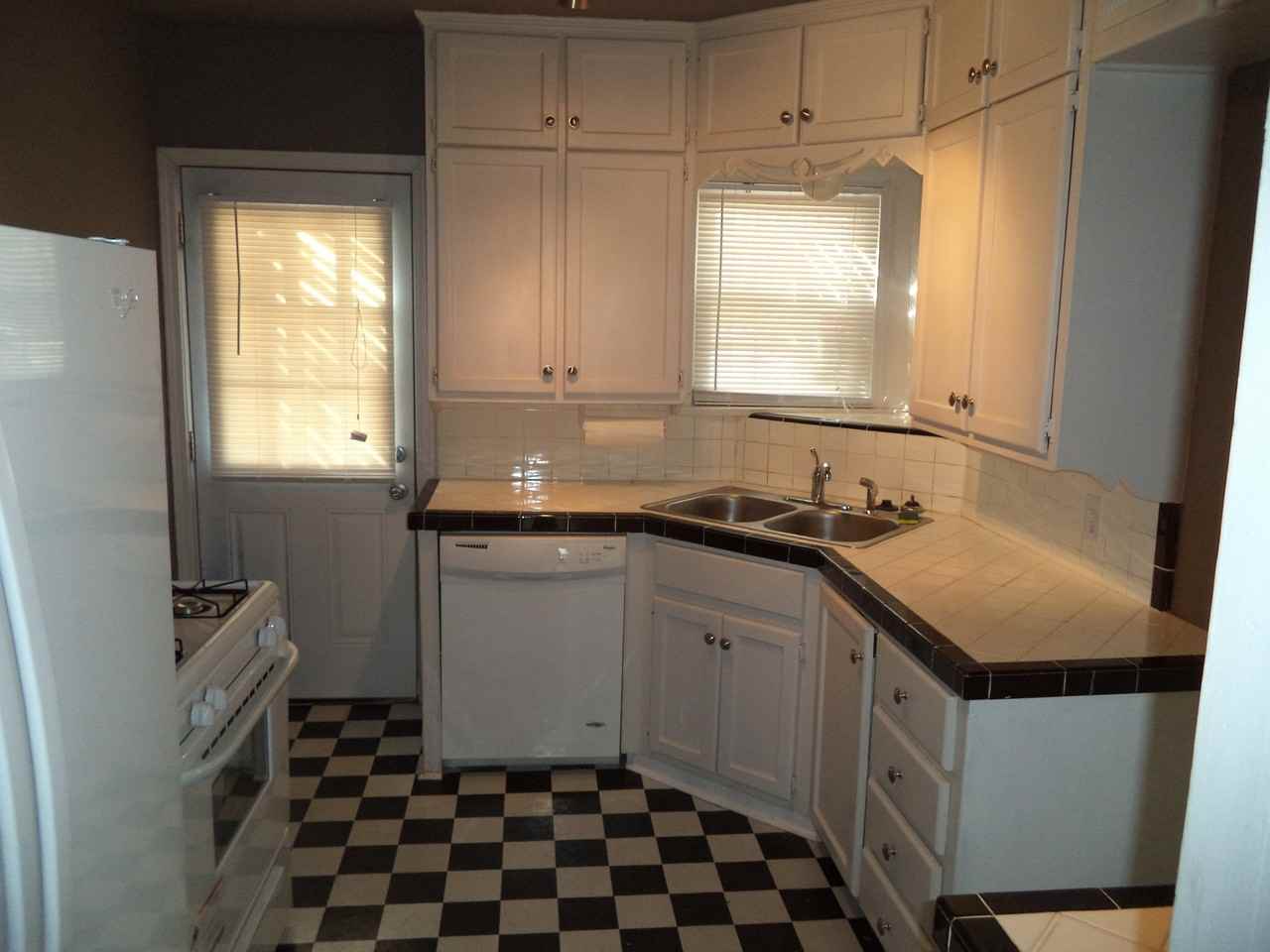 2524 NW 30th St - Photo 3 of 11