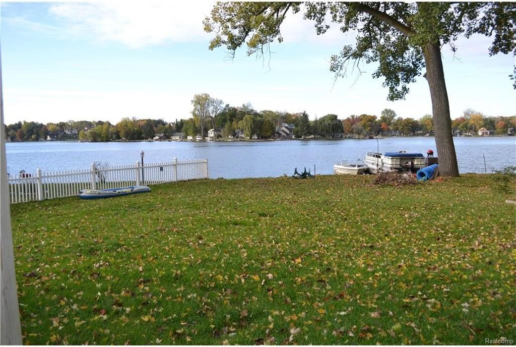 2080 S Ortonville Rd - Photo 2 of 9