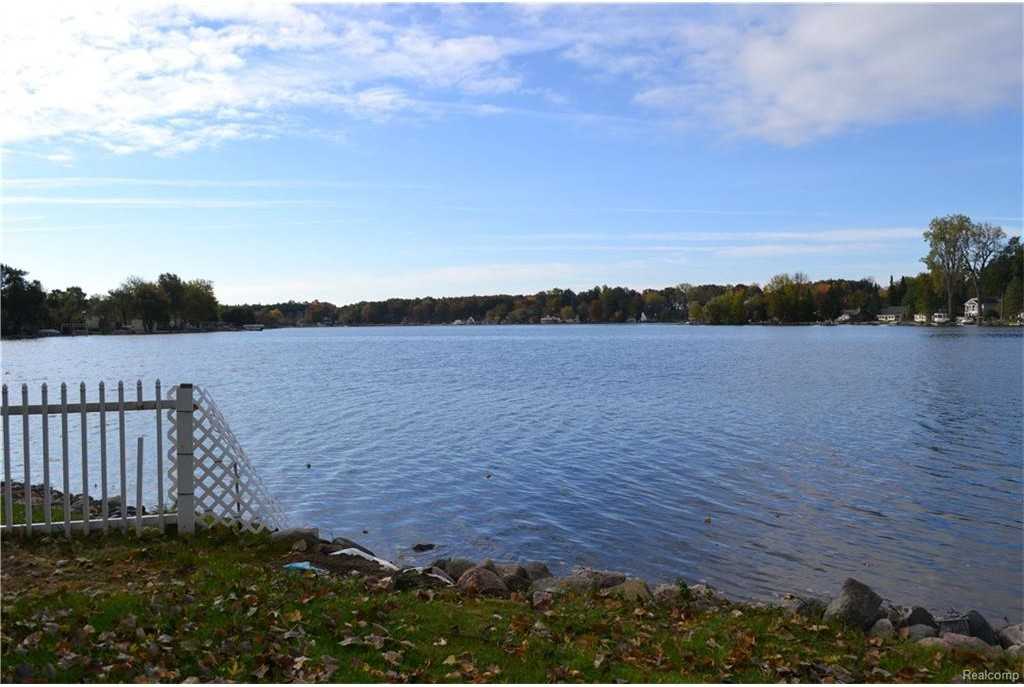 2080 S Ortonville Rd - Photo 3 of 9