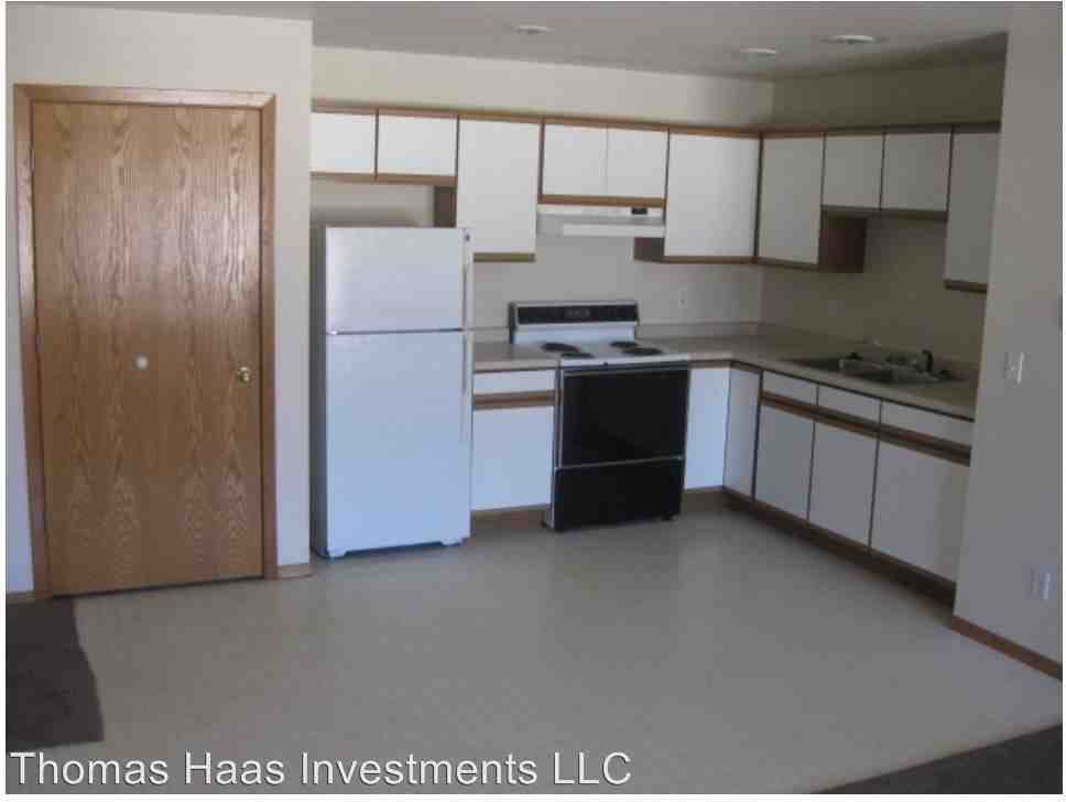 1301 Winston Dr - Photo 2 of 5