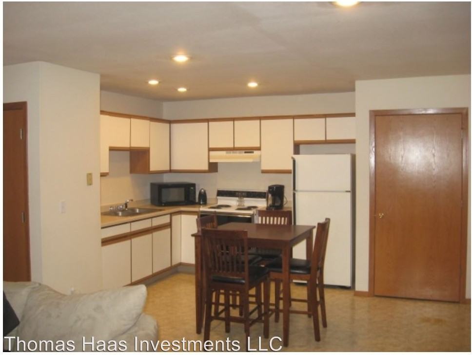 1301 Winston Dr - Photo 3 of 5