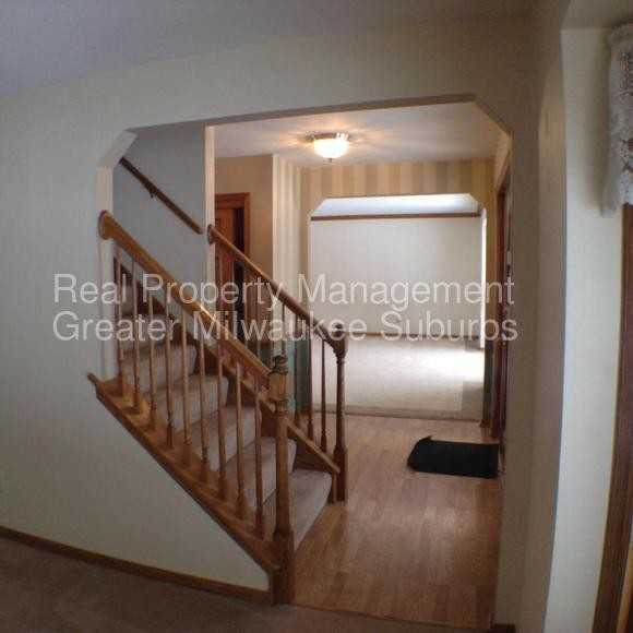 W158N10359 Mohawk Dr - Photo 3 of 41