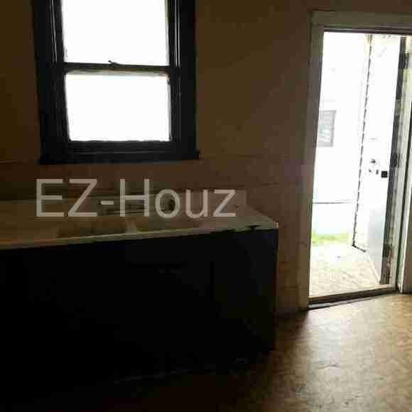 952 Northampton St - Photo 3 of 16