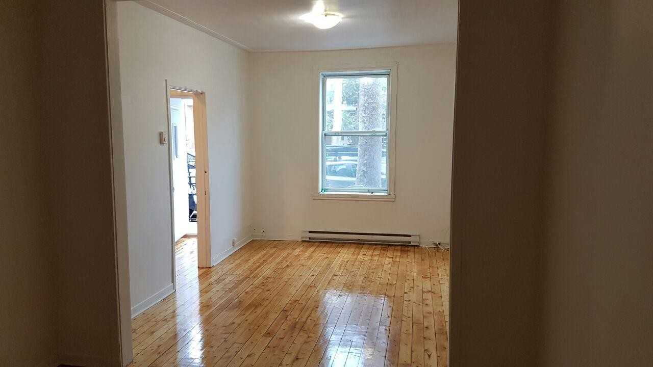 109 2e Avenue - Photo 3 of 10