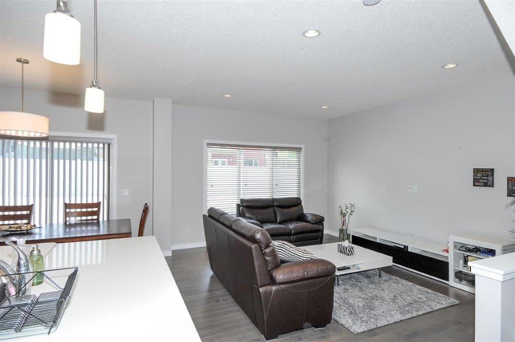 46 Evanscrest Common - Photo 2 of 34