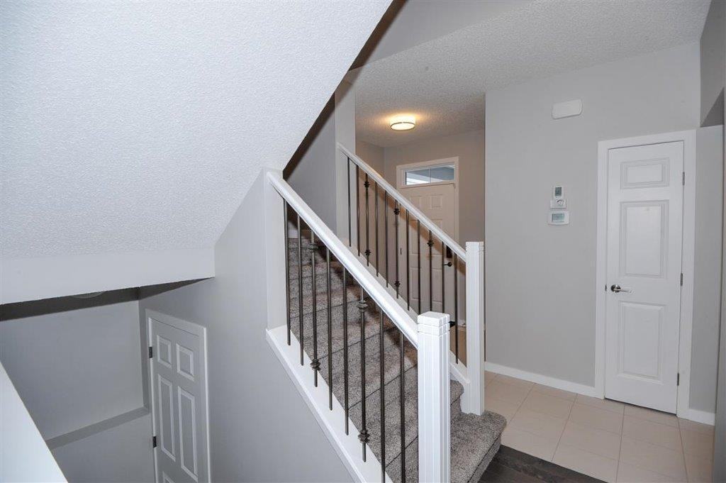 46 Evanscrest Common - Photo 3 of 34