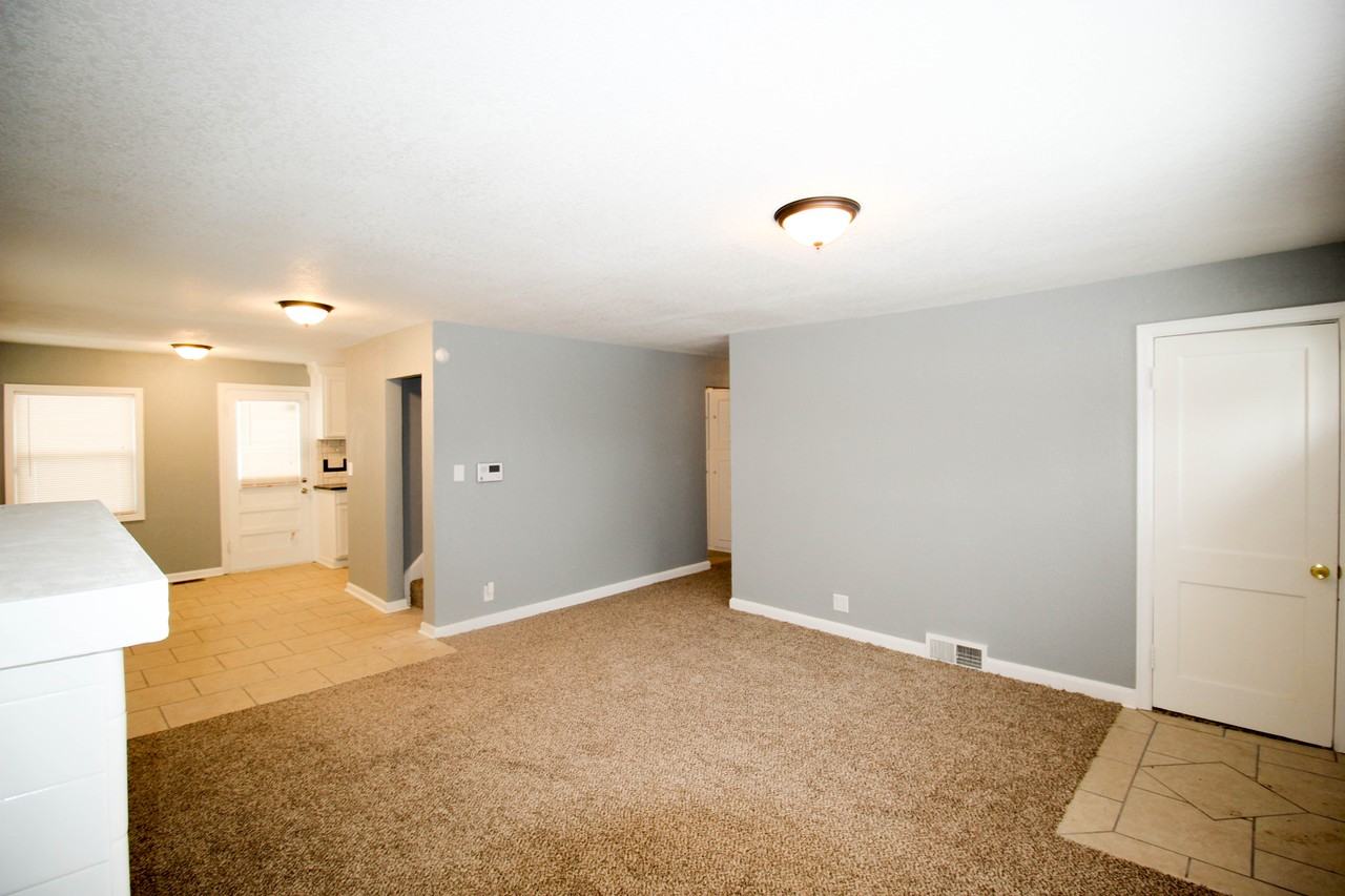 8909 East 35th St S - Photo 2 of 14