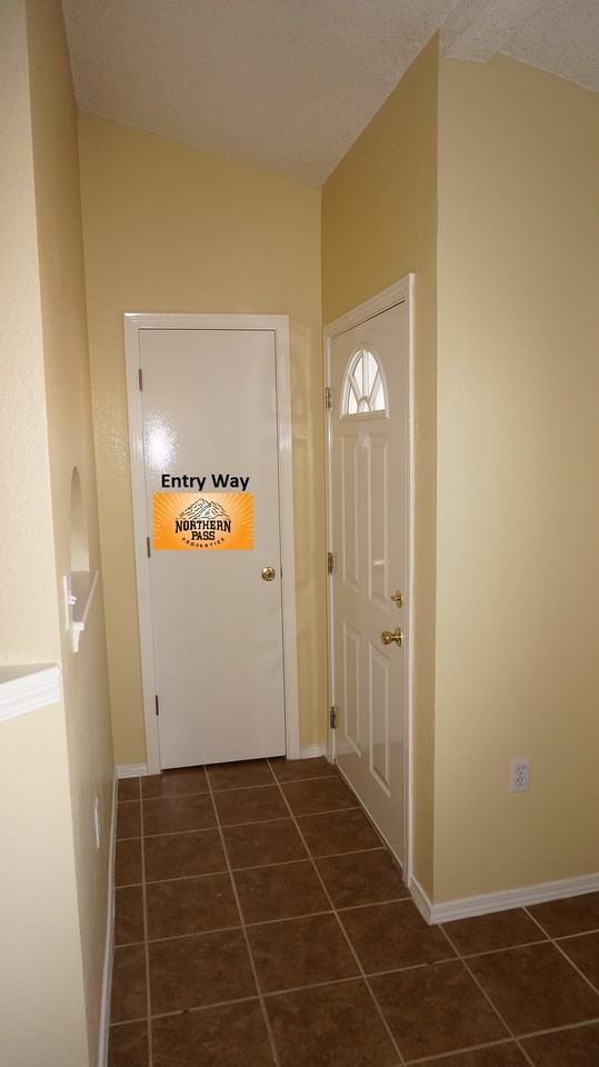 11032 Oasis Drive - Photo 2 of 20