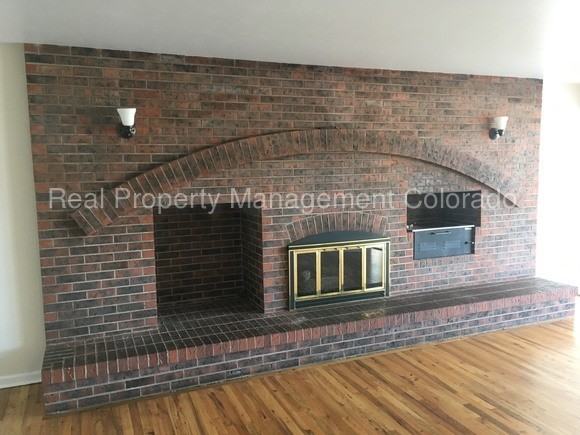 801 S Newcombe Way - Photo 3 of 25