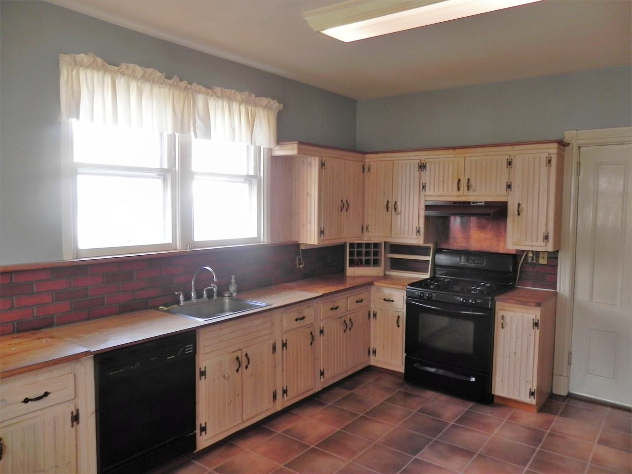15 Burling Ln - Photo 2 of 8