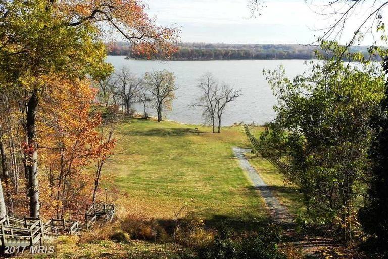 7830 Henson Landing Rd - Photo 2 of 30